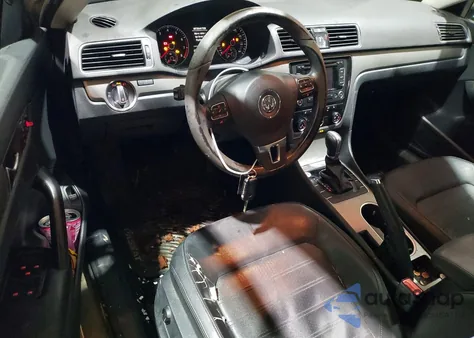 2015 Volkswagen Passat Se z USA, uszkodzony, nr VIN 1VWBT7A33FC044757